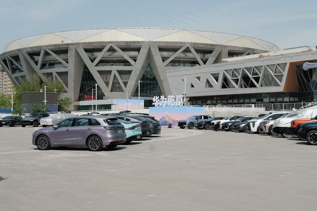备受瞩目的华为乾崑技术大会即将开启，4 月 23 日，华为乾崑将开启智能汽车发展