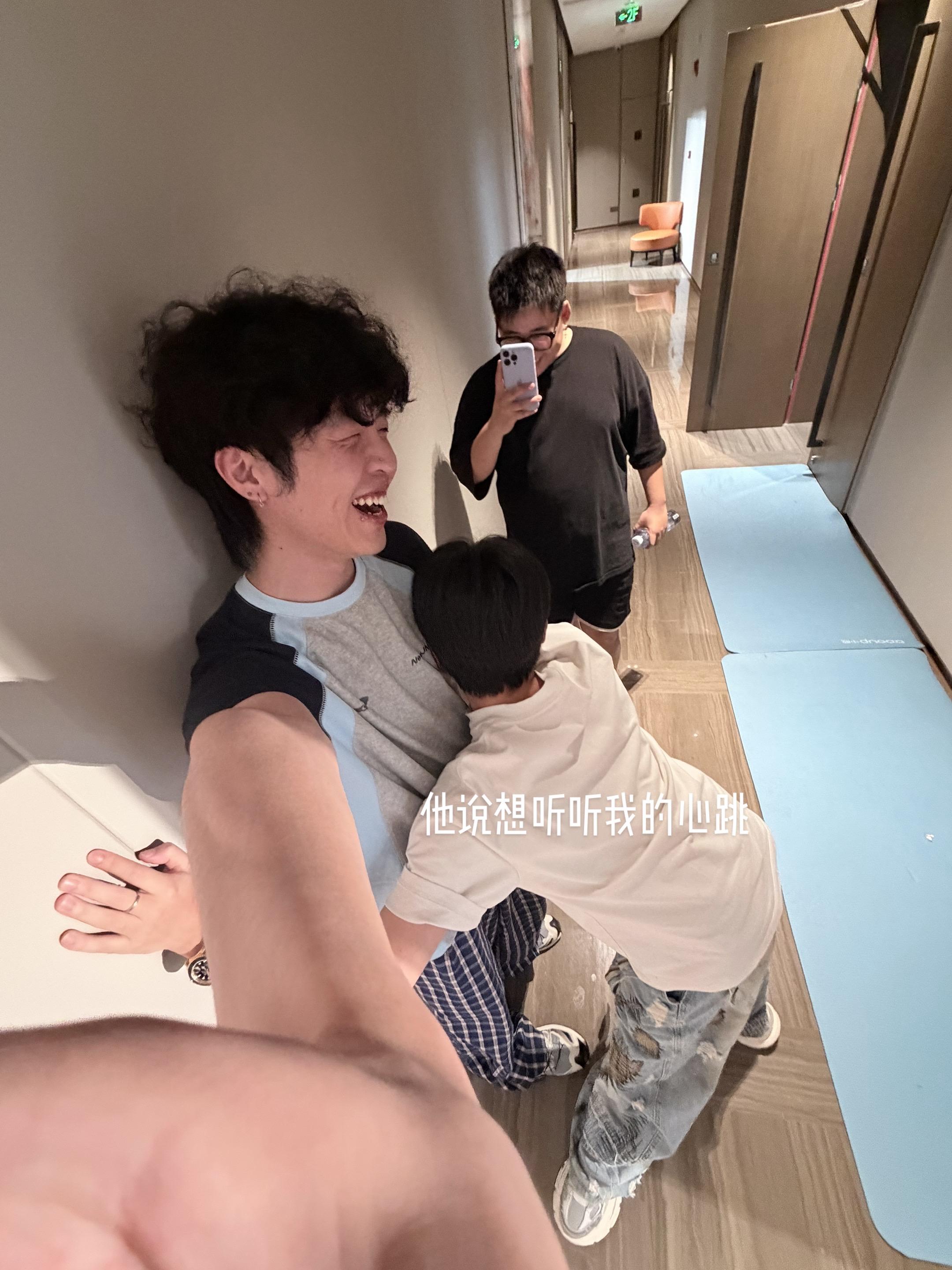 瘦子的心跳比较猛烈。