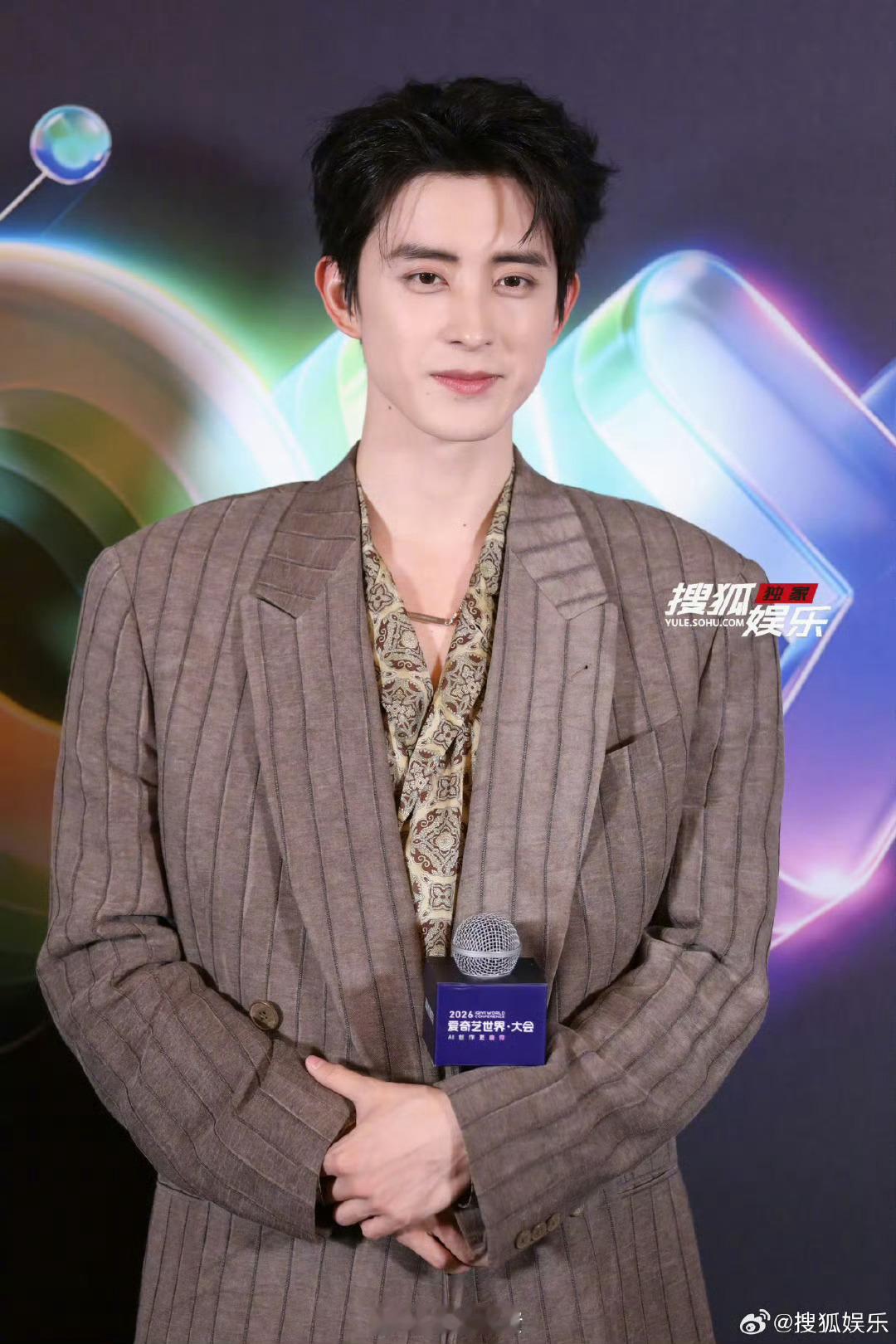 来看内娱95🥜生图战神侯明昊 敖瑞鹏 