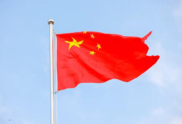 中国为什么一直没有轻易迈出那一步？背后有个现实绕不开：真要陷入冲突，最大的难题可