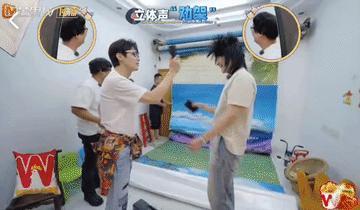 陈楚生能不能演个大哥？
这大哥大，大墨镜配上，不管黑白他都是个大哥啊！[捂脸]
