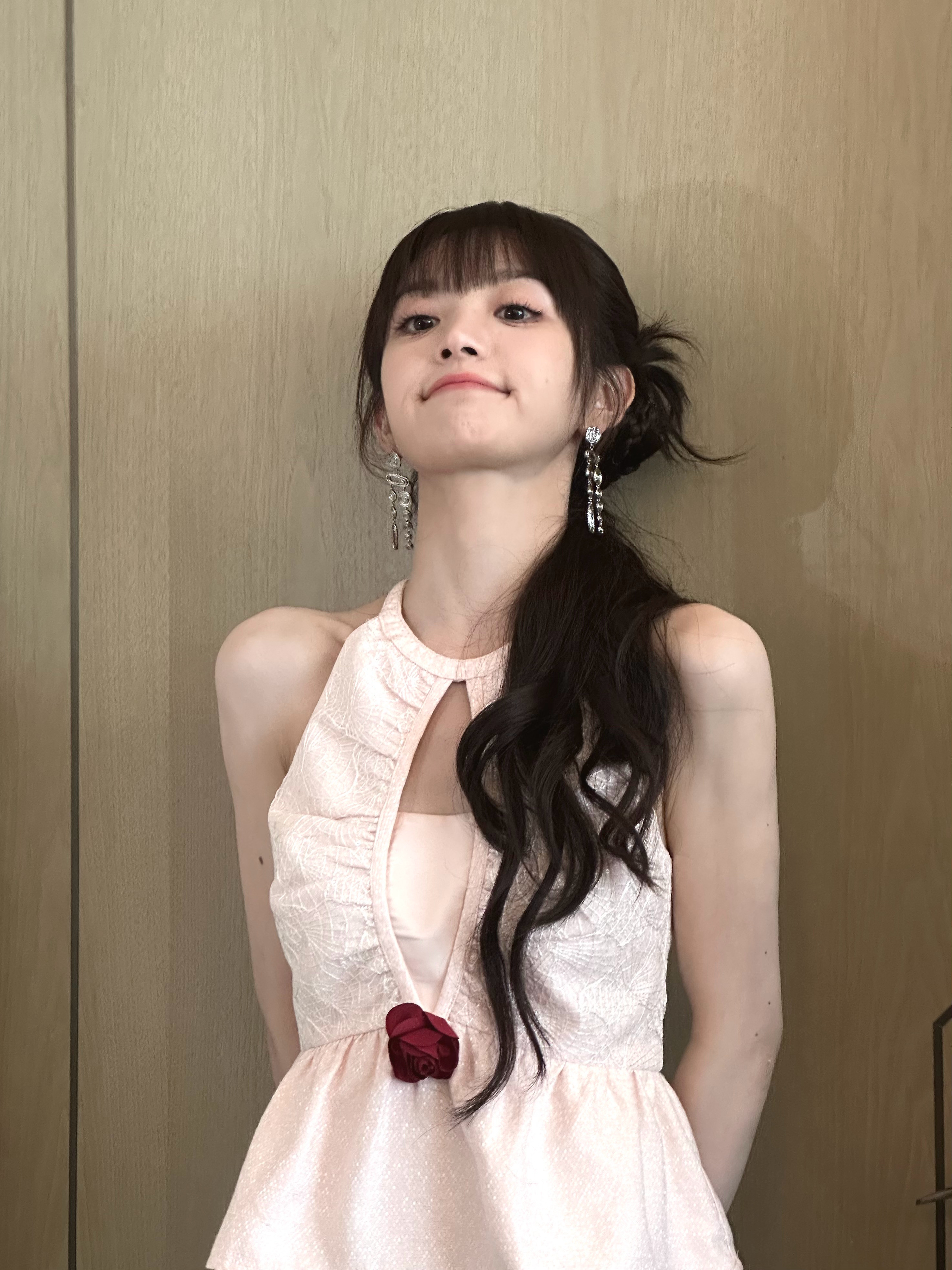 田曦薇 超级甜妹田曦薇的微博经常发live图，超级可爱！好甜、好美，真的好喜欢[