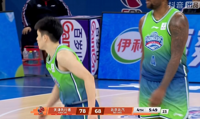 虽然是小概率事件，但是第四节你给林庭谦这样的后卫投开的话，你能怎么防他？守联防要