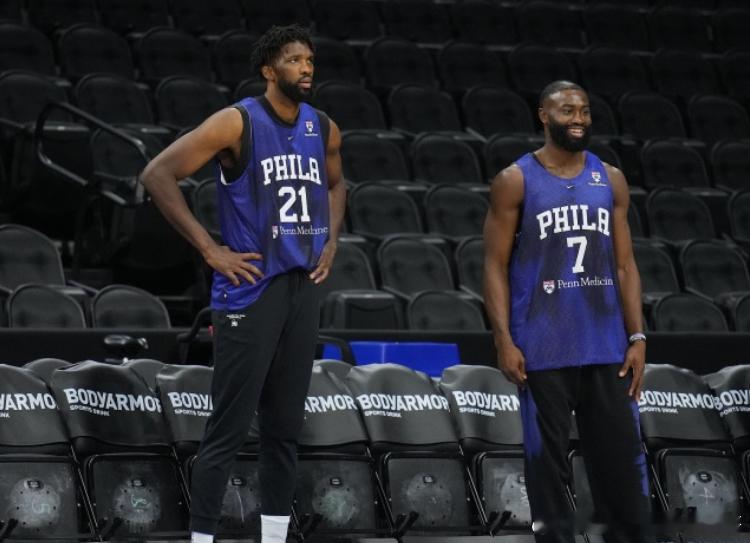 NBA常规赛，76人127-116击败雄鹿，豪取开季三连胜。赛后，76人球员迪恩