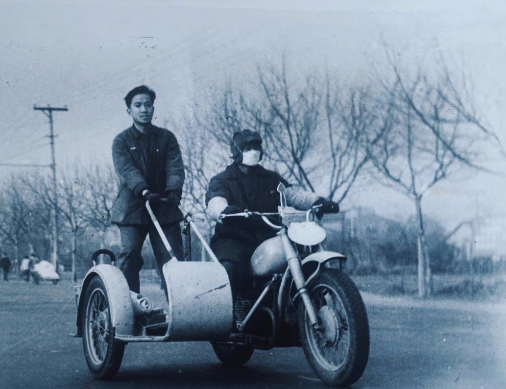 哪位老师知道这是什么牌子的摩托车？