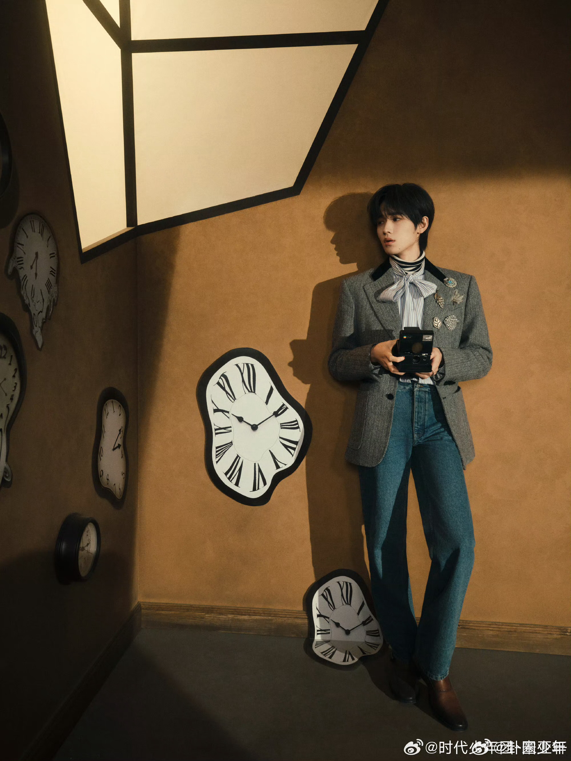 宋亚轩的无趣生活指南一句爱意时针，藏满温柔与浪漫，宋亚轩的文字总能戳中人心，温柔