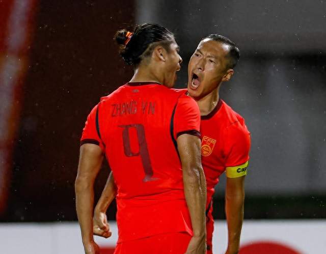 国足亚运队2-1朝鲜，赛后迎3个好消息和1个坏消息，下轮赛程如下