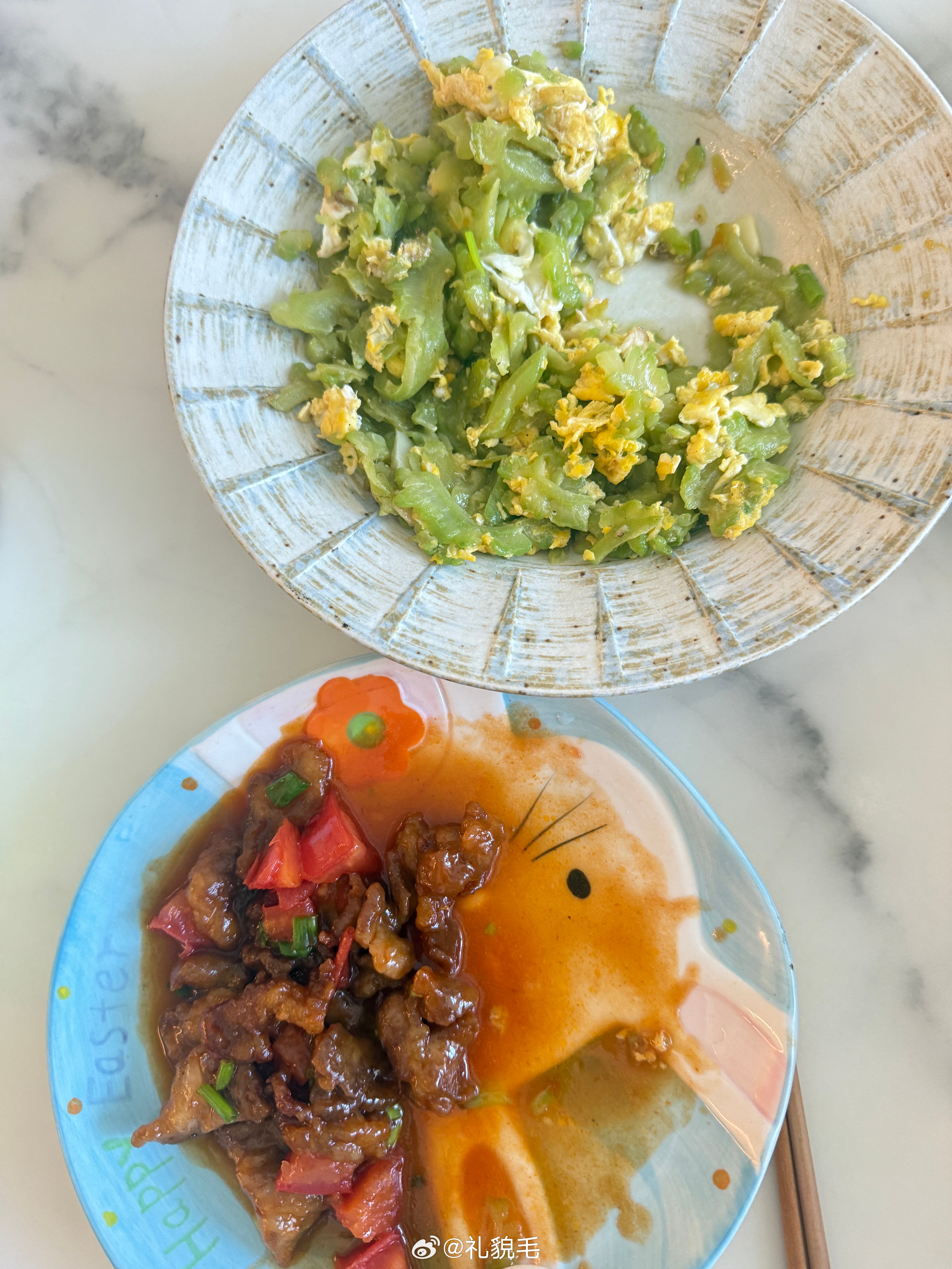 吃饭了糖醋肉和苦瓜炒蛋是旅蛙要求阿姨按照幼儿园食谱做的现在每天都在家模拟上幼儿园