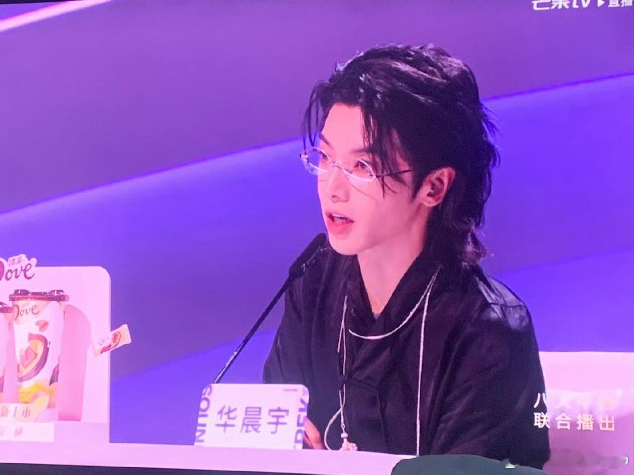 华晨宇这锐评自带笑点！“没什么问题也是问题”，欲言又止的样子，灭梦导师果然从不让