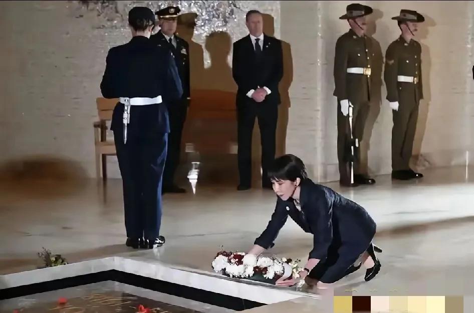 高市早苗的下跪式外交，瞬间点燃了日本人的怒火，这位日本网民清醒地点破，黄种人就是