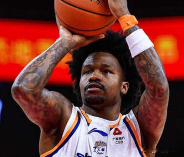 古德温还是上号最稳外援，20+6+5带队取胜




古德温打的很出色，面对四川