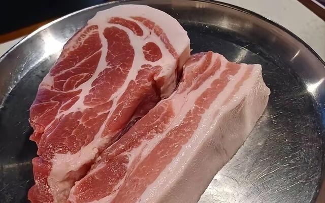 猪价跌破 5 元，一个被严重忽视的经济信号，正从十四亿人餐桌悄然爆发。你以为肉价