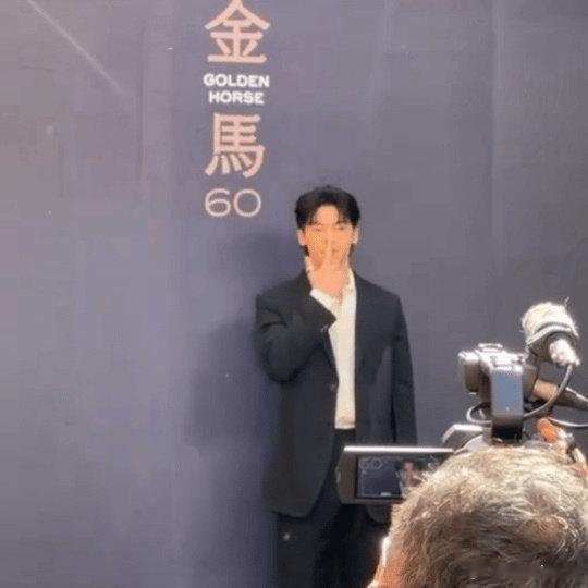 #猪猪许光汉# 咱就是说许光汉你不要太好笑了，居然还有这样搞笑的动作，你是猪猪吧