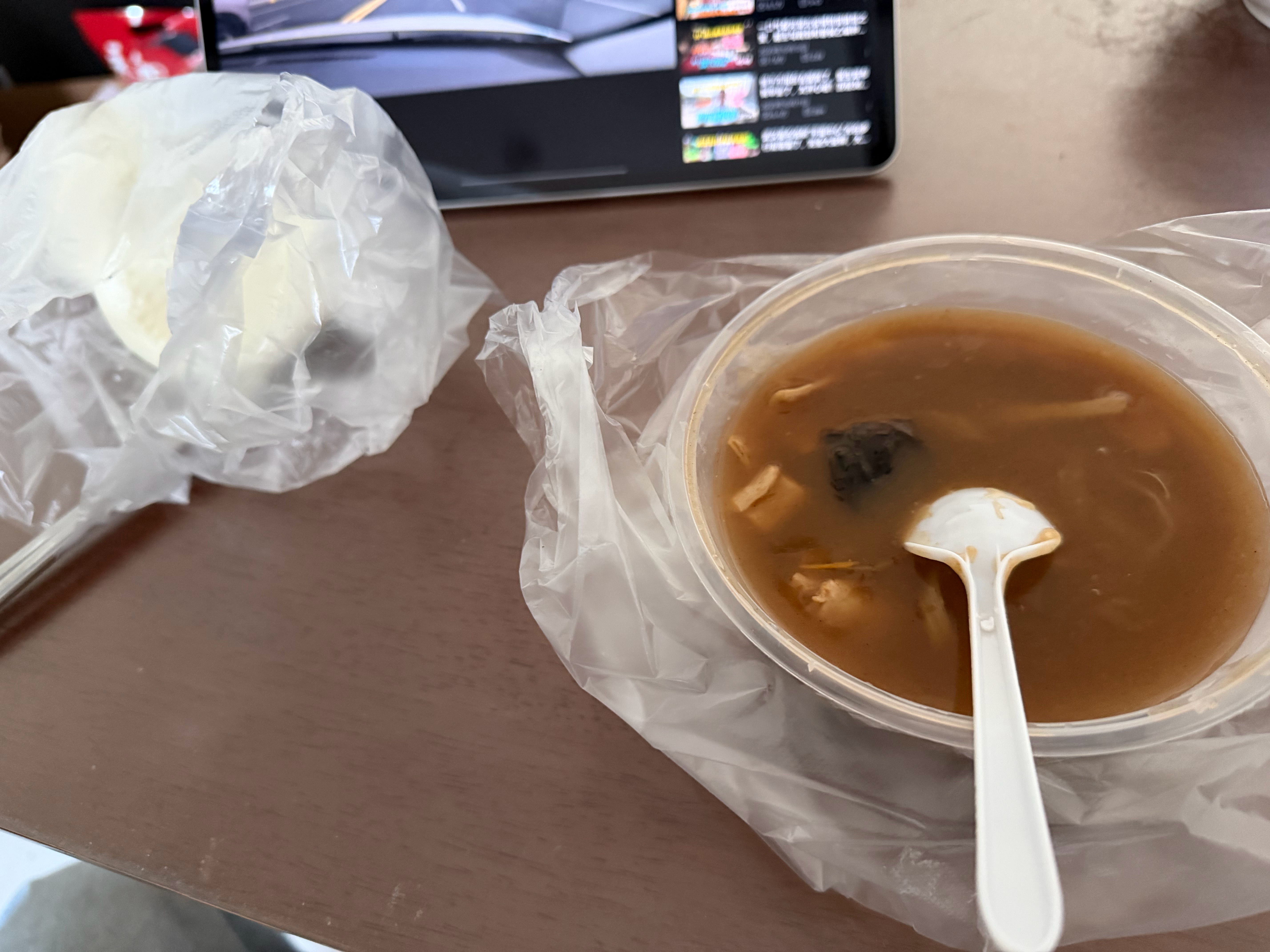 早啊兄弟们！距离五一假期还有11天吃个不正宗的胡辣汤，一会儿去坐高铁了