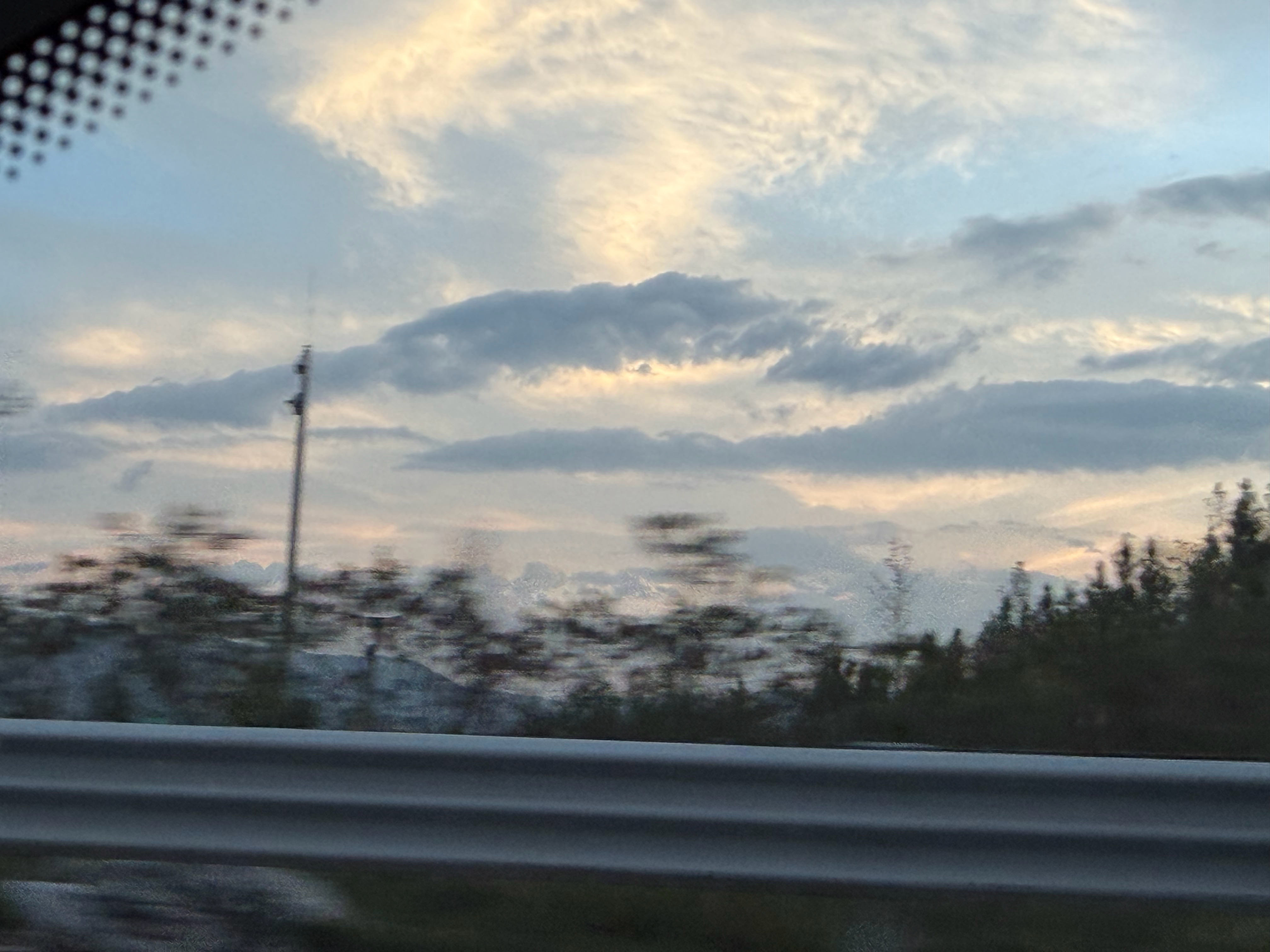 腾冲开车到昆明的路上，早起看一眼日出🌅出差日记 楚雄