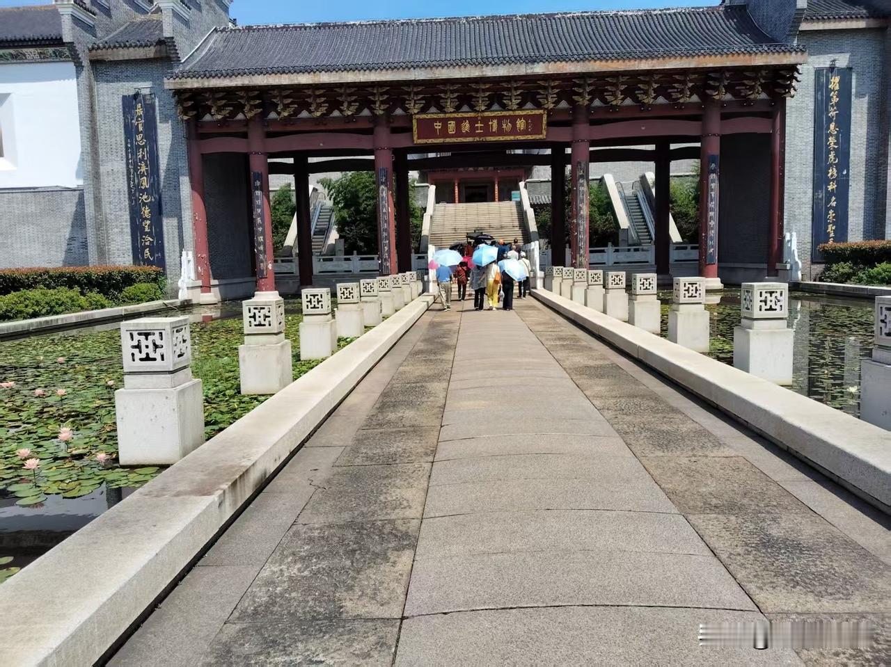 赣江之畔，吉水南门洲上，中国进士博物馆静静伫立。一千三百年科举风云在此铺展，一卷