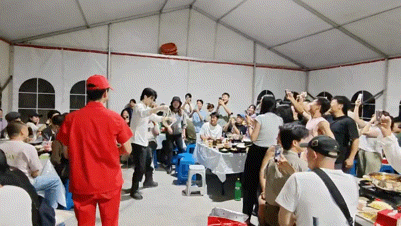 曾舜晞请剧组吃火锅曾舜晞你人真好，有这样称职的代言人亲自甩面 ​​​