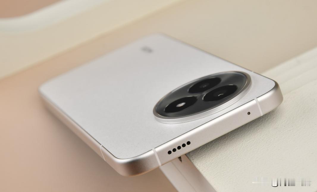 324万跑分+7410mAh大电池！这款手机跌至清仓价，闭眼入不亏
 
现在千元