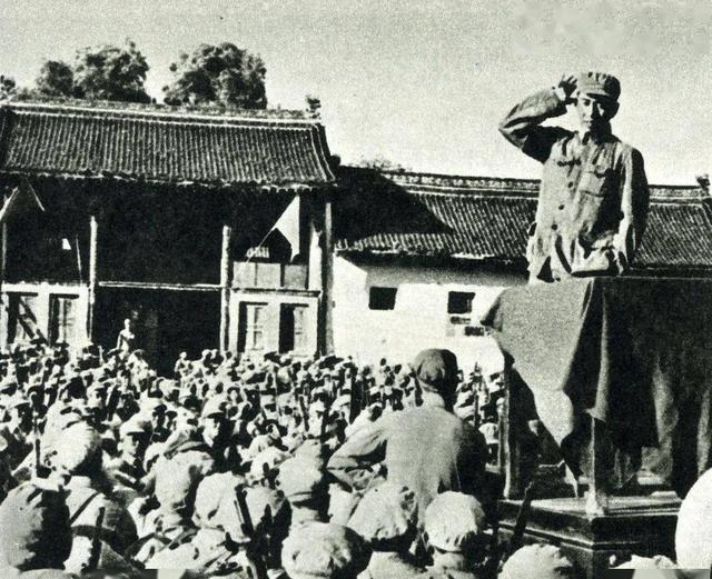 1949年7月，解放军进攻马家军骑兵14旅防守的固关，军长贺炳炎下令：“把大炮全