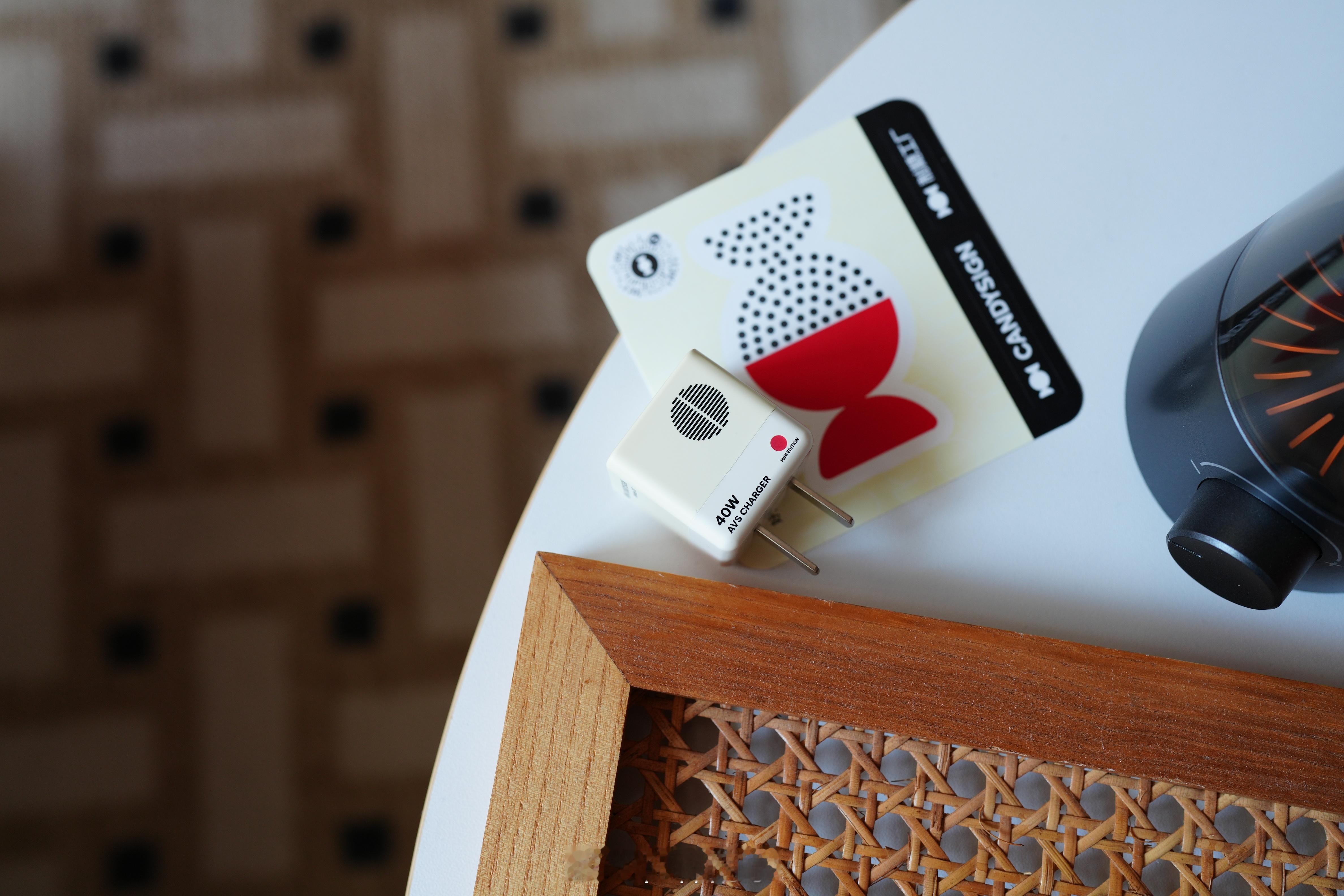 全新的硬糖 40W 充电器收到了，这个太好看可爱了，而且现在连接AI小电拼还能O