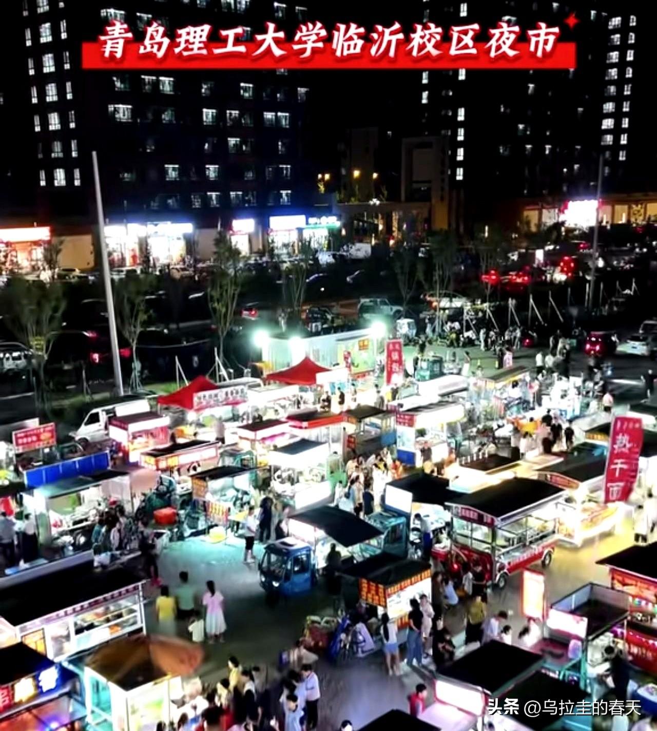 当枣园新校区的霓虹一亮，热干面、串串香排起长龙时，费县的大学城像被按了静音键。