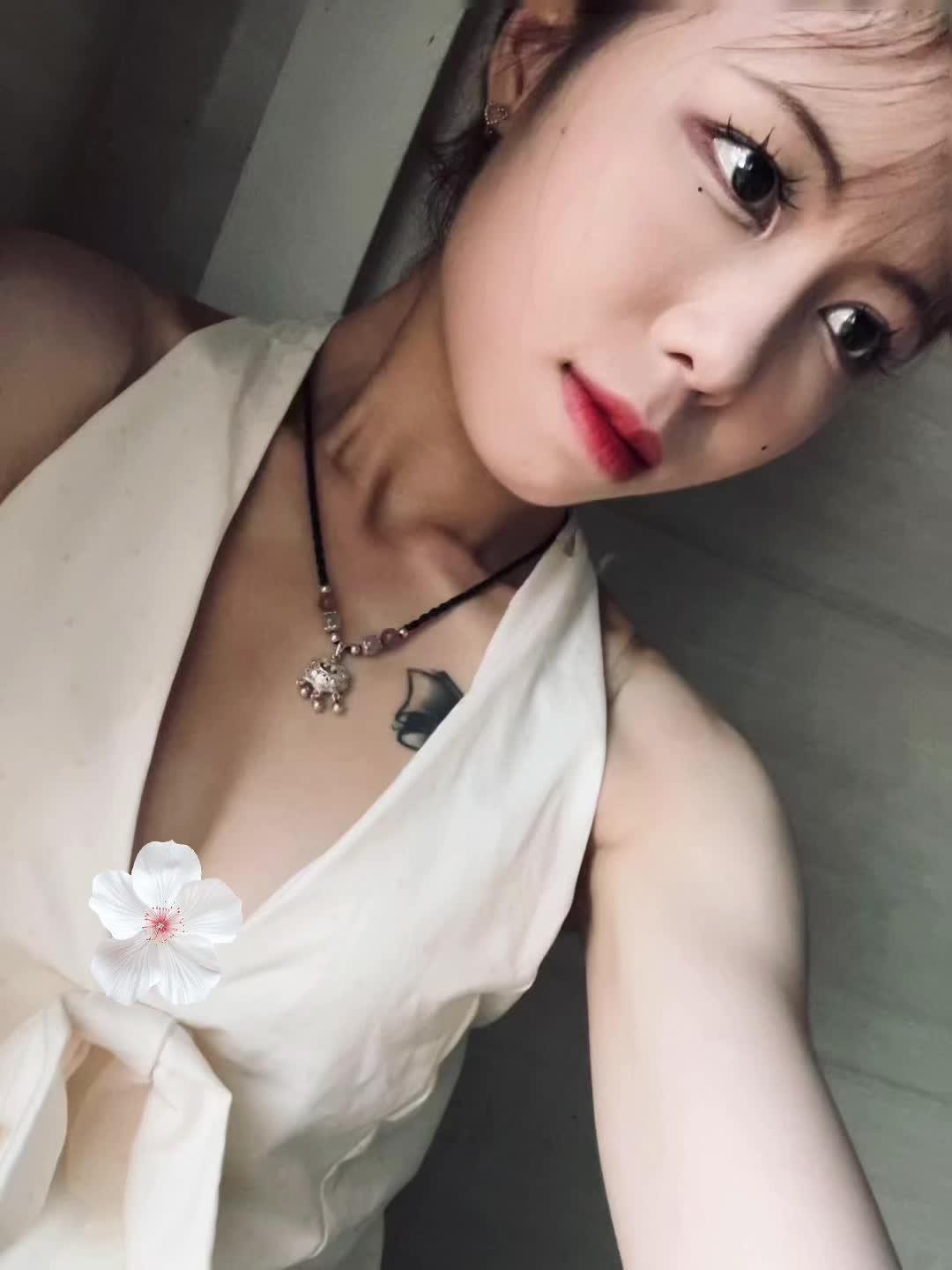 天天查来查去的不累吗 查出来你又离不开他 你自己不会出去玩吗