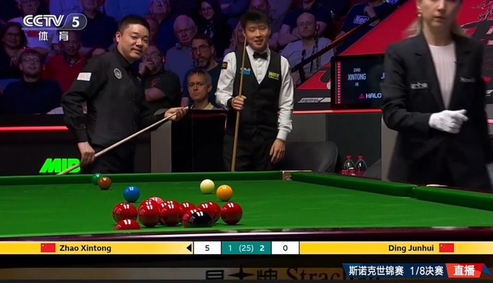 自己和赵心童都乐了！丁俊晖离谱呲杆送自由球，随后捂头苦笑