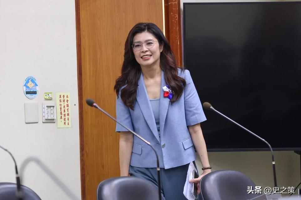 接到邀请后第3天，郑丽文当着一群国民党高层的面说：中美关系越好，台湾越安全。 