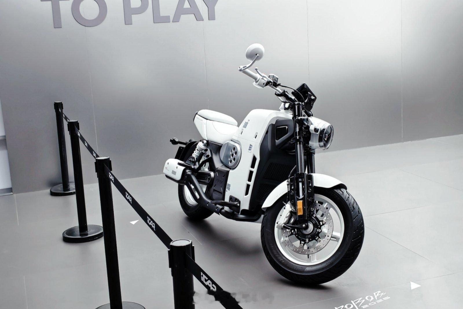 iCar的小伙伴叫我来看看这玩意儿，怎么看都跟厢式车没一毛钱关系呀，而且之前X2