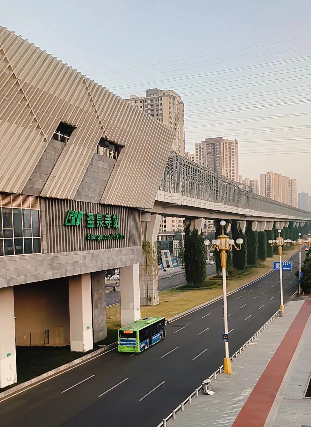 江跳线末班车你坐过吗？昨天晚上我体验了一次乘坐江跳线末班车。昨天晚上在外聚会，8
