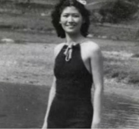 1914年，31岁的阎锡山，娶了14岁的小妾，洞房之夜，阎锡山对小妾说：“你躺下