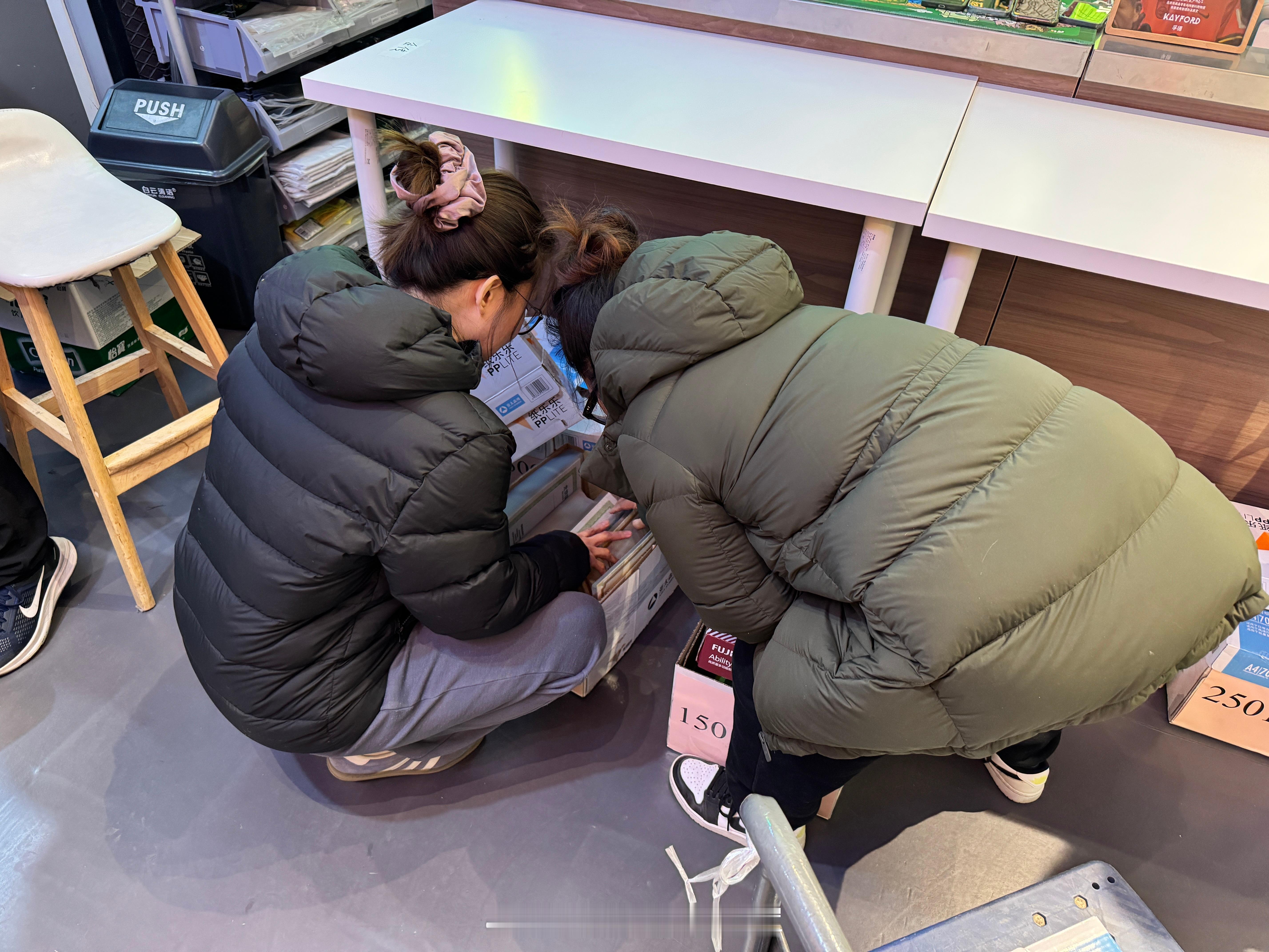 北京国安[超话]  全勤证书抵达孚德店铺，包括补录到5524号的证书明天都会抵达