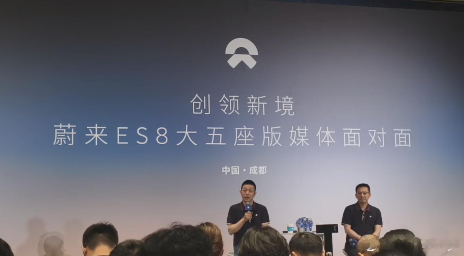 「李斌回应蔚来出海规划」一段时间之内还是会把中国市场优先，虽然今年跟去年比是有一