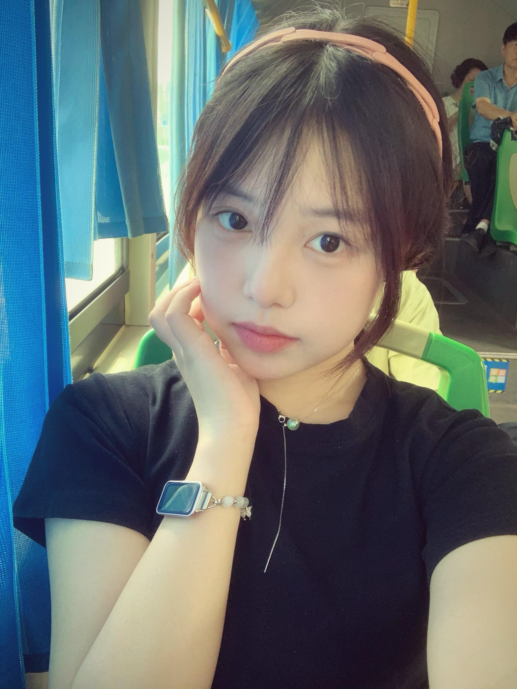 我的脑袋 就空的 就像一张白纸。