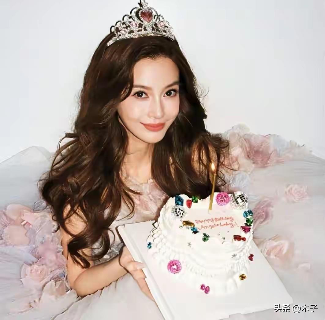 前脚黄晓明被拍在新加坡和新女友甜蜜同游、贴心撑伞宠上天，后脚Angelababy