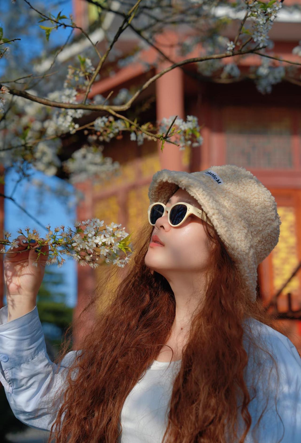 云龟山｜赴一场樱花与山顶日落的温柔之约
春风一吹，重庆的山野就换上了温柔的新装。