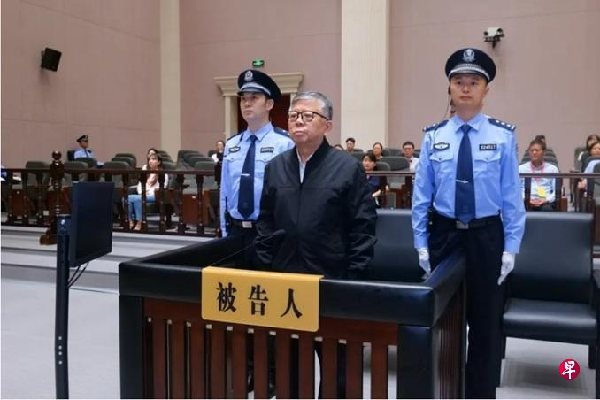 扎心！杨有林30年贪了22亿，结果把自己“贪”上了刑场。
官方通报一锤定音，南京