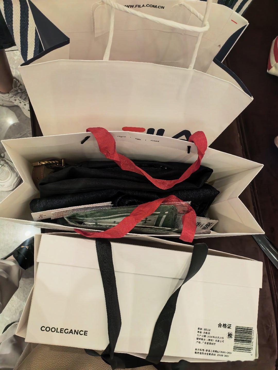 很久没进城了，进城见见闺蜜，shopping一下，晚上还有个海鲜大餐小聚，心情很