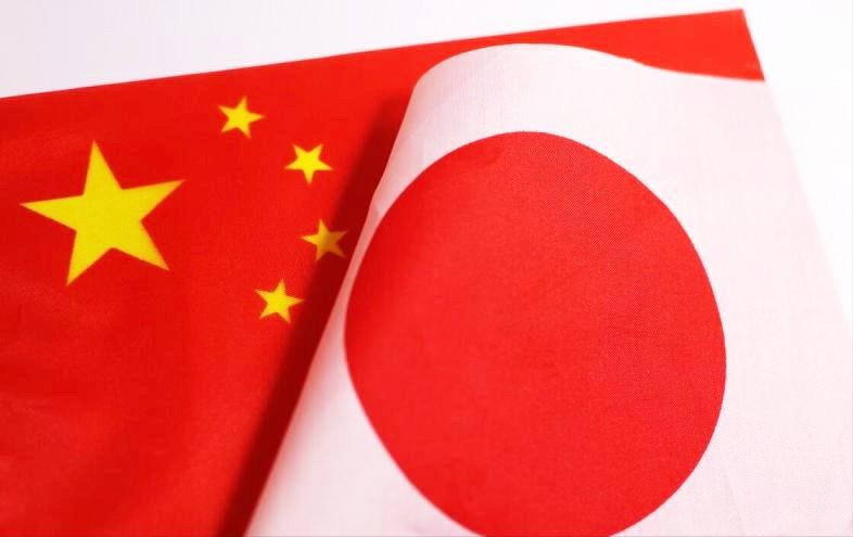 日本气炸了。当地时间7月13日，日本方面透露，日本海上保安厅多艘巡逻船只，上周为