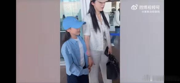 董璇让粉丝不要总是给小酒窝买盲盒了家人们，最近董璇的一番话可是在网上掀起了小波澜