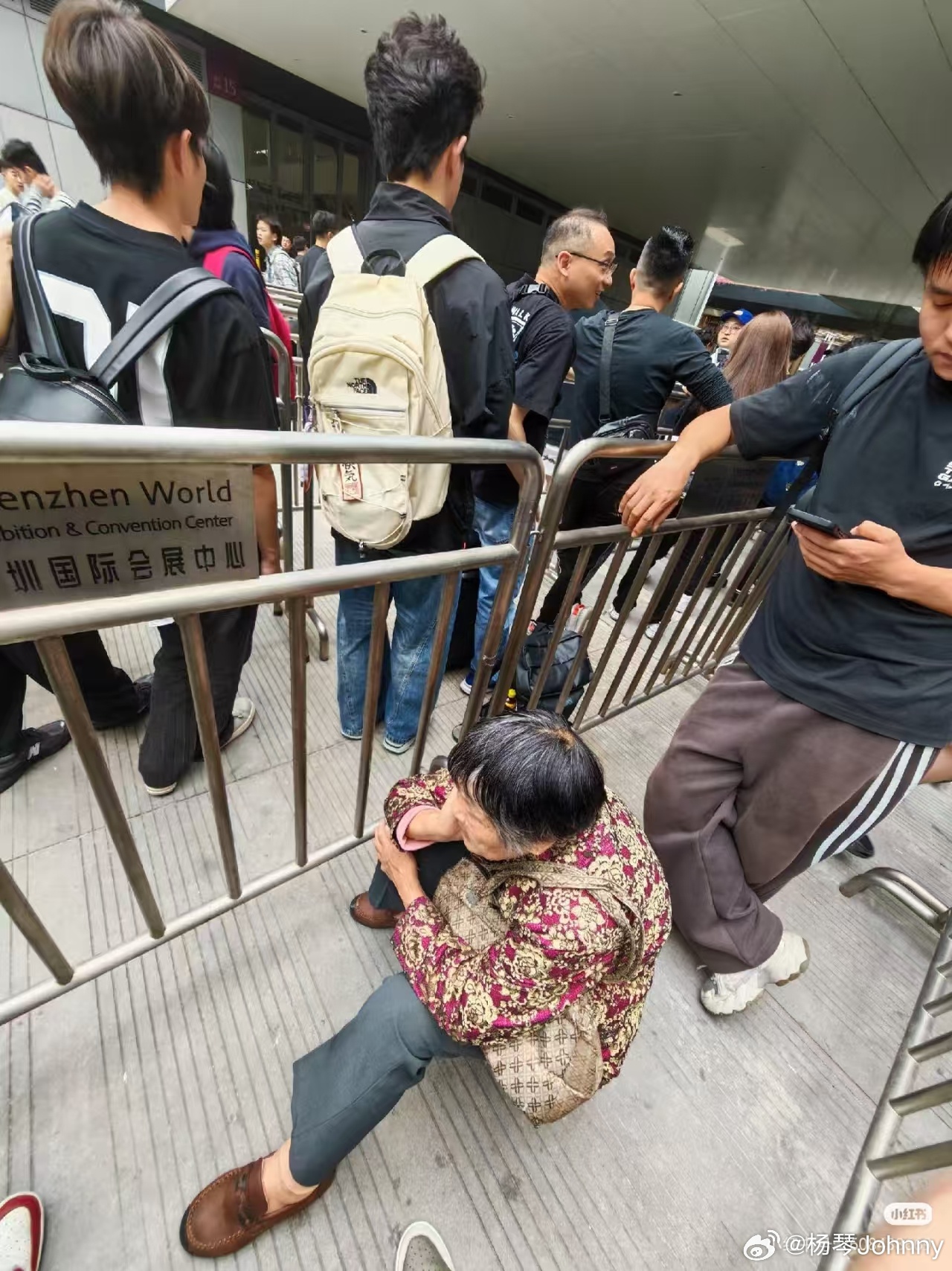 深圳改装展有多火不用怀疑了吧阿婆都在排队