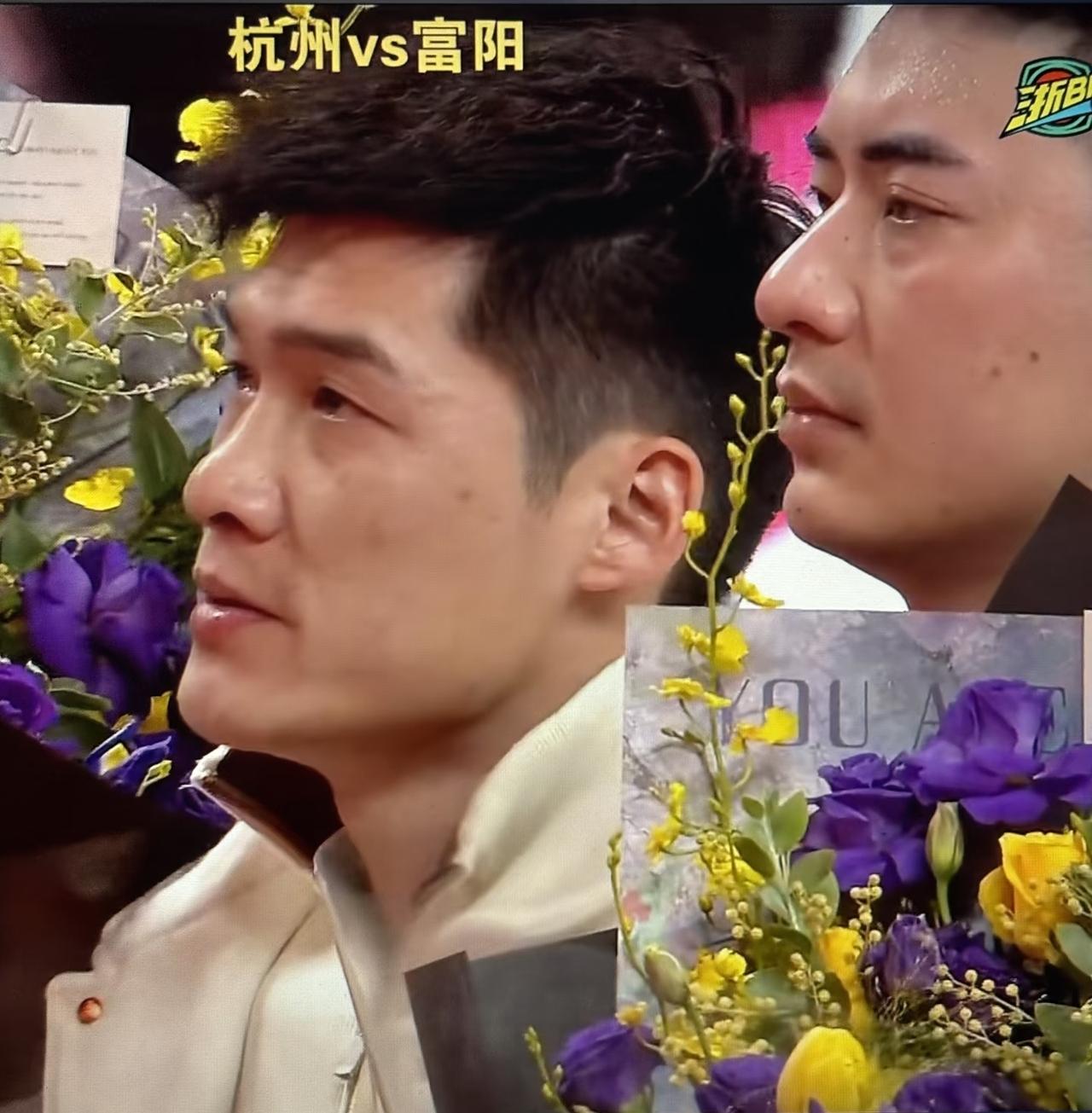 富阳队告别仪式上，章佳飞、赵鹏飞眼角都噙着泪水，还有那看台上的小球迷，据说哭的稀