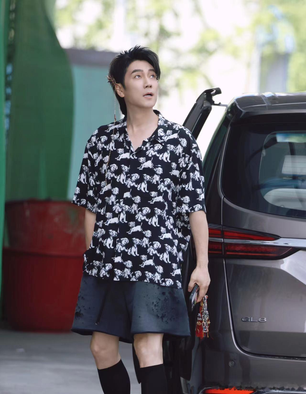 #林依轮 穿衣是自由的#林依轮强调穿衣是自由的，这给了我们在穿搭上更大的勇气和自