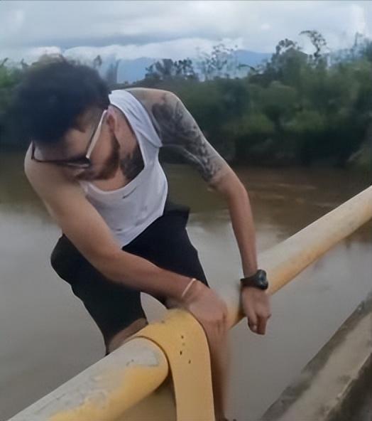 哥伦比亚一网红录视频挑战跳水：挥手再见后跳入河中被卷走，3天后遗体被发现


2