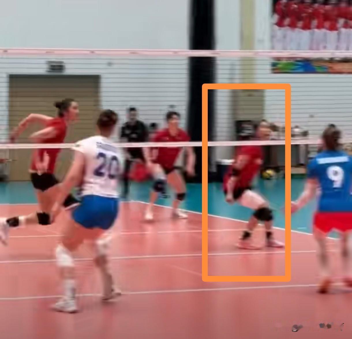 中国女排队内伤情不乐观。就昨日热身赛来看，中国女排队内的伤病问题可能比较严重。尤