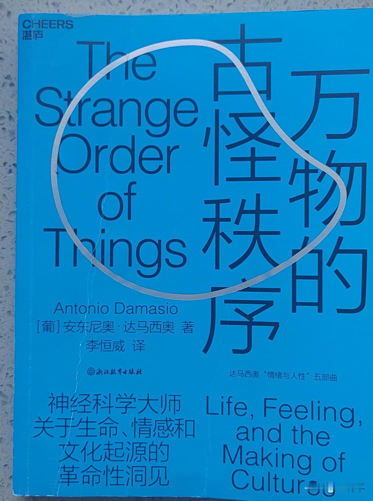 乐趣很多！
具体来说，可以看见自己看不到的景象，可以经历作者的经历，可以在书里看