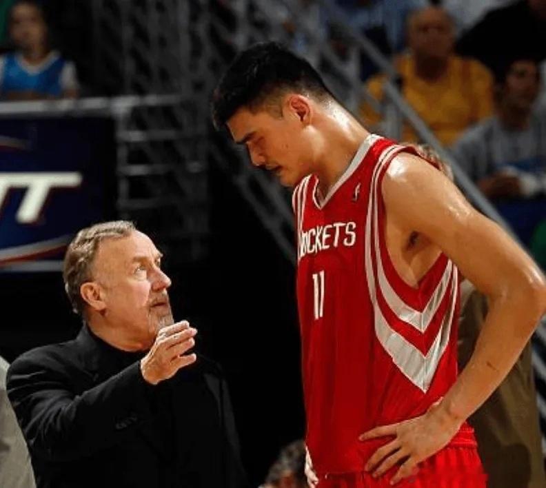 阿德尔曼 执教火箭队取得了NBA历史上第三长的22连胜（也是火箭队史最长连胜）。