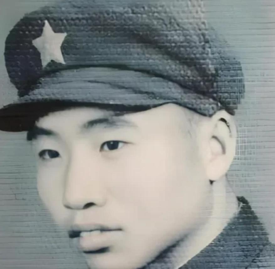 1984年，战士李成文中弹后抢救无效，壮烈牺牲。谁知，遗体送往后方安葬时，莫名从