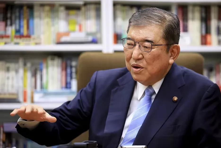 最新消息！　
日本那边儿又传来消息，说石破茂可能要当首相了！这位老兄，咱们得好好