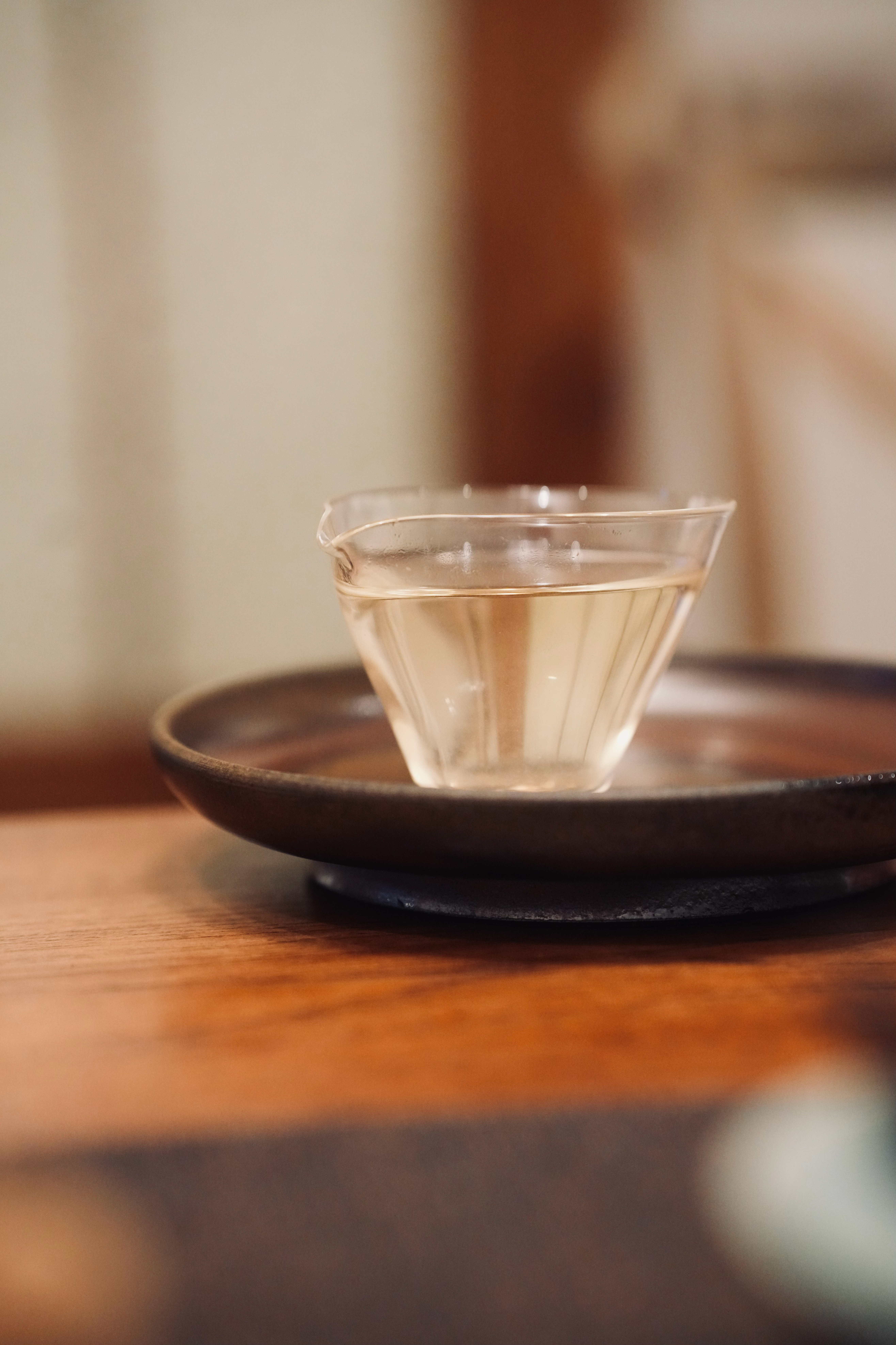 忙了一整天，连呼吸都像在赶时间。直到这杯茶慢慢热起来，才发现，原来我也可以不那么